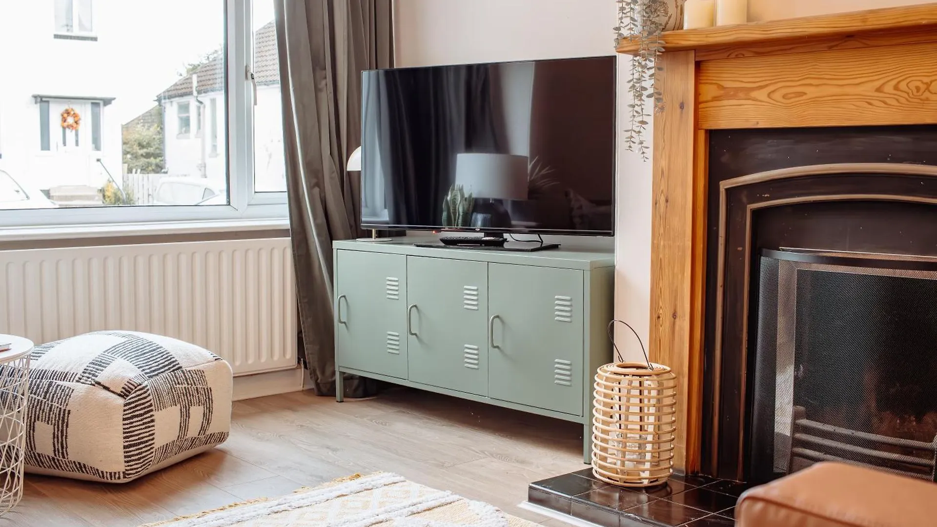 Modern Bright Spacious Home Leeds